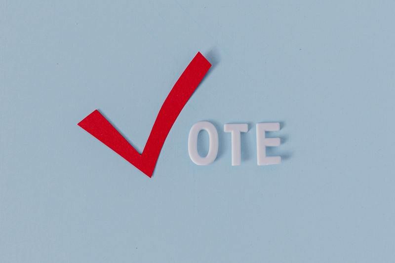 Démocratie égale vote. Point.